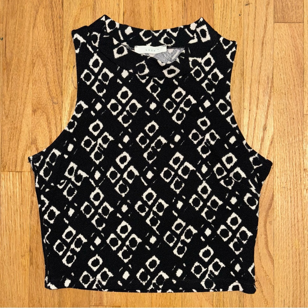Aritzia Black and White Graphic Crop Tank Top